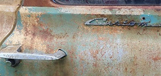 old rusty car